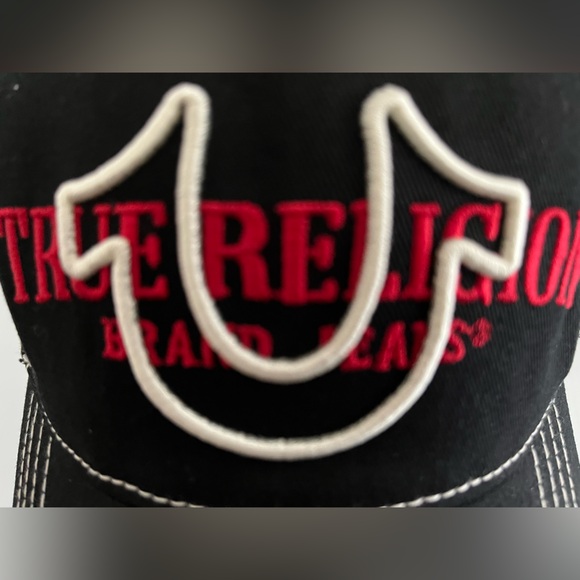 True Religion 5 Panel 3D Embroidered Logo Outline hat - Picture 4 of 10